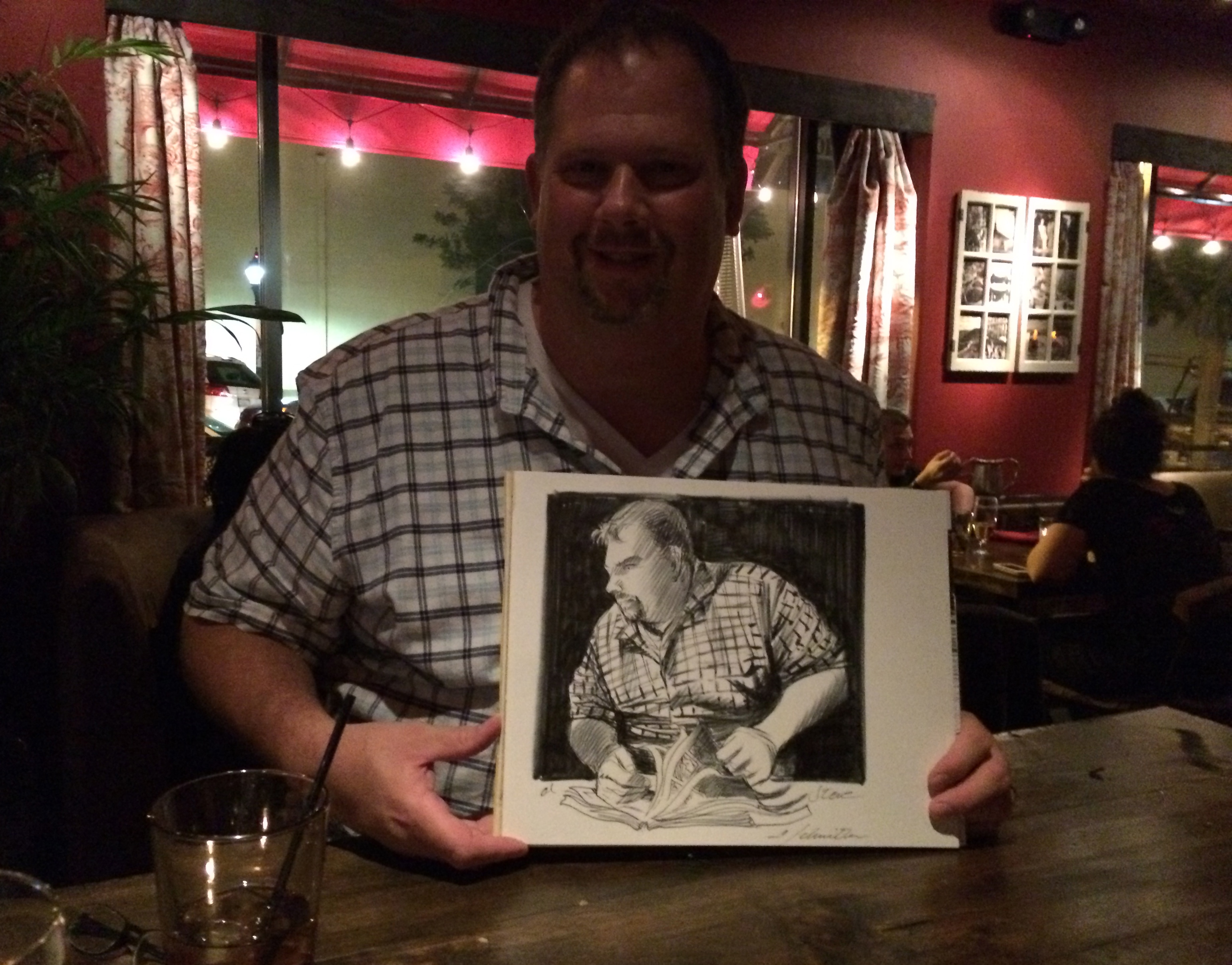 Steve Smith avec un dessin de lui-même réalisé par François Schuiten.
